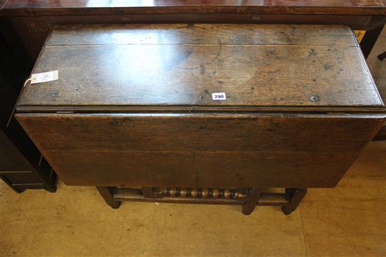 An early 18th century oak single drop leaf table, W.3ft(-)